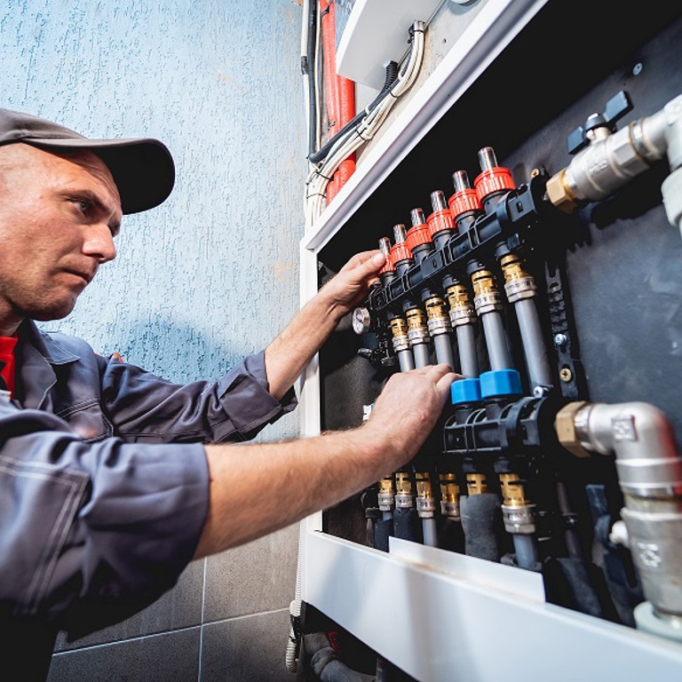 300 Klempner, Heizungs Und Sanitärinstallateur Verkleinert